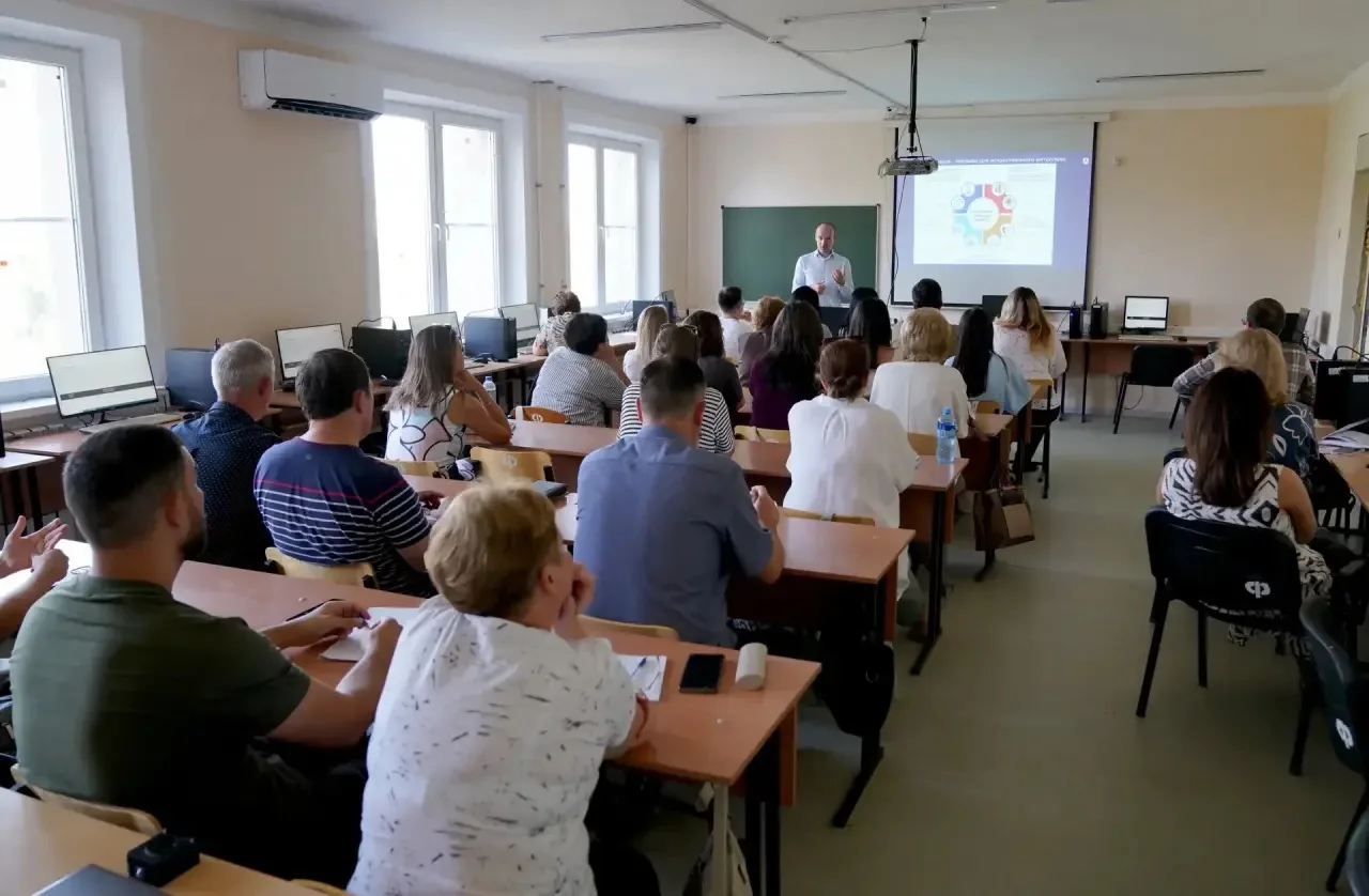 ИИ для преподавателя: от инструментов к собственному AI-помощнику