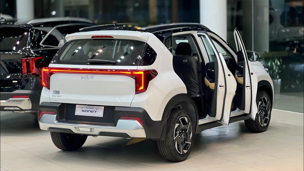 🚗🔥 Kia Sonet ворвался в Россию с ценой от 1,38 млн — и это удар по всему сегменту до 2,5 млн. Пока к