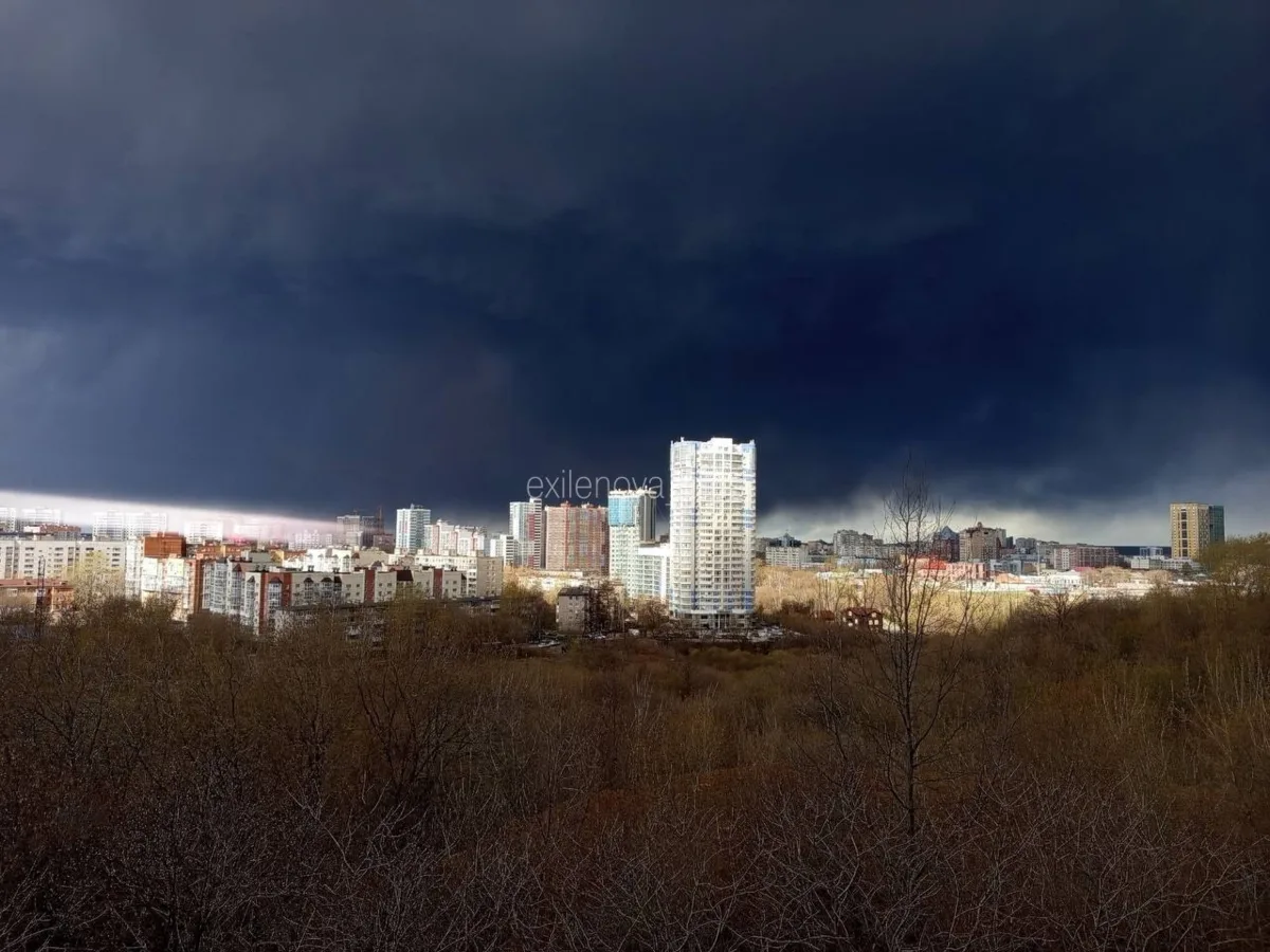 ✨ Новости СВО ✨  🔥 Жители Перми заметили густой черный дым в небе после атаки украинских беспилотн
