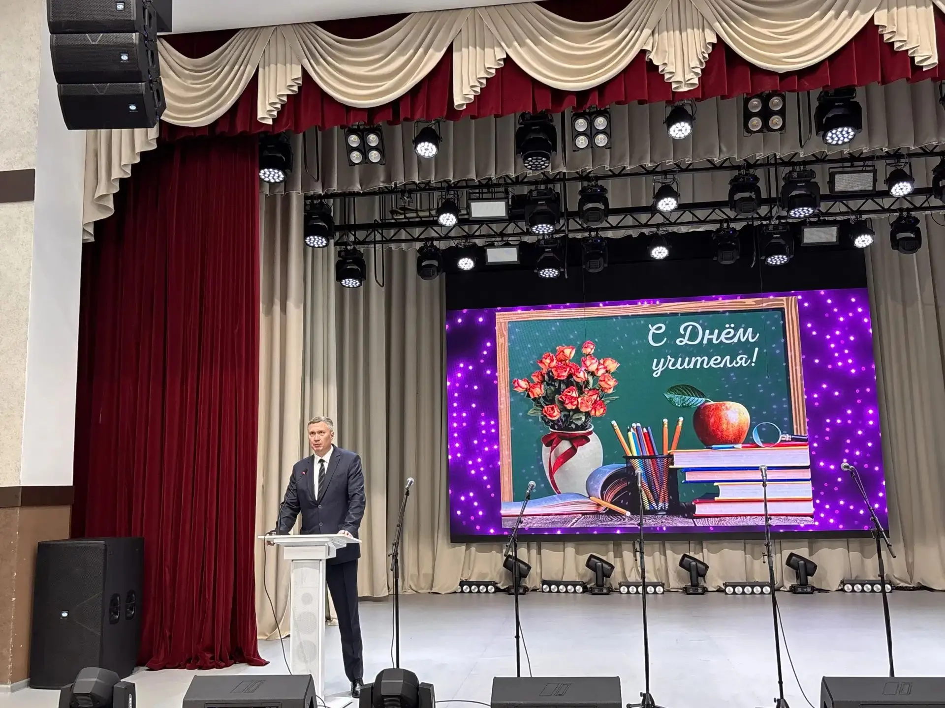 🎉 В Торбеевском районе прошёл праздничный концерт, посвящённый Дню учителя