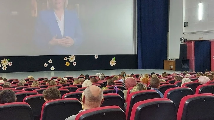 Пошлите завтра все в кино 📽