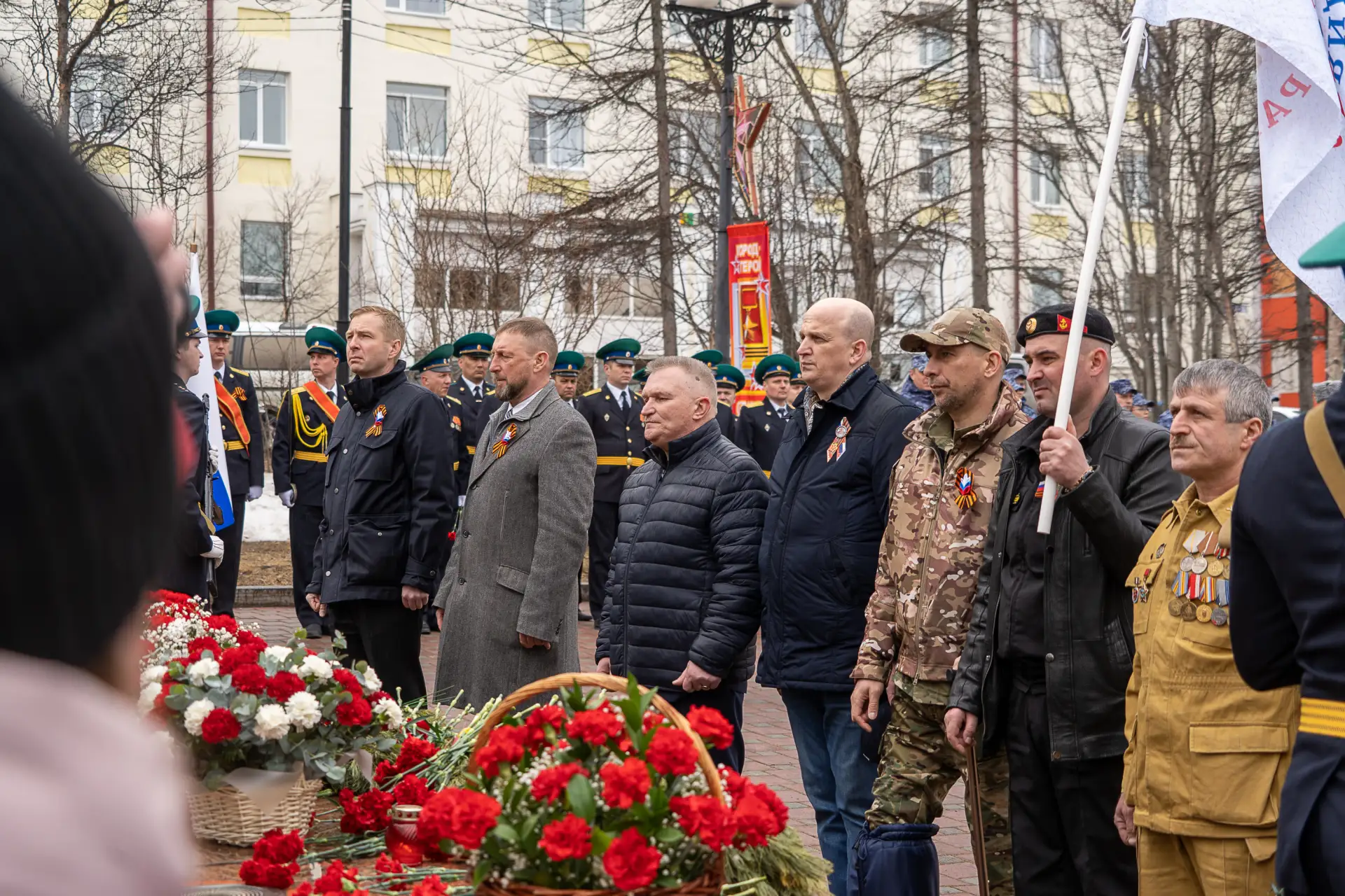 Торжественные и памятные мероприятия прошли в Магадане 8 мая  В них участвовал губернатор Сергей Нос