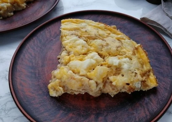 Луковая запеканка с брынзой