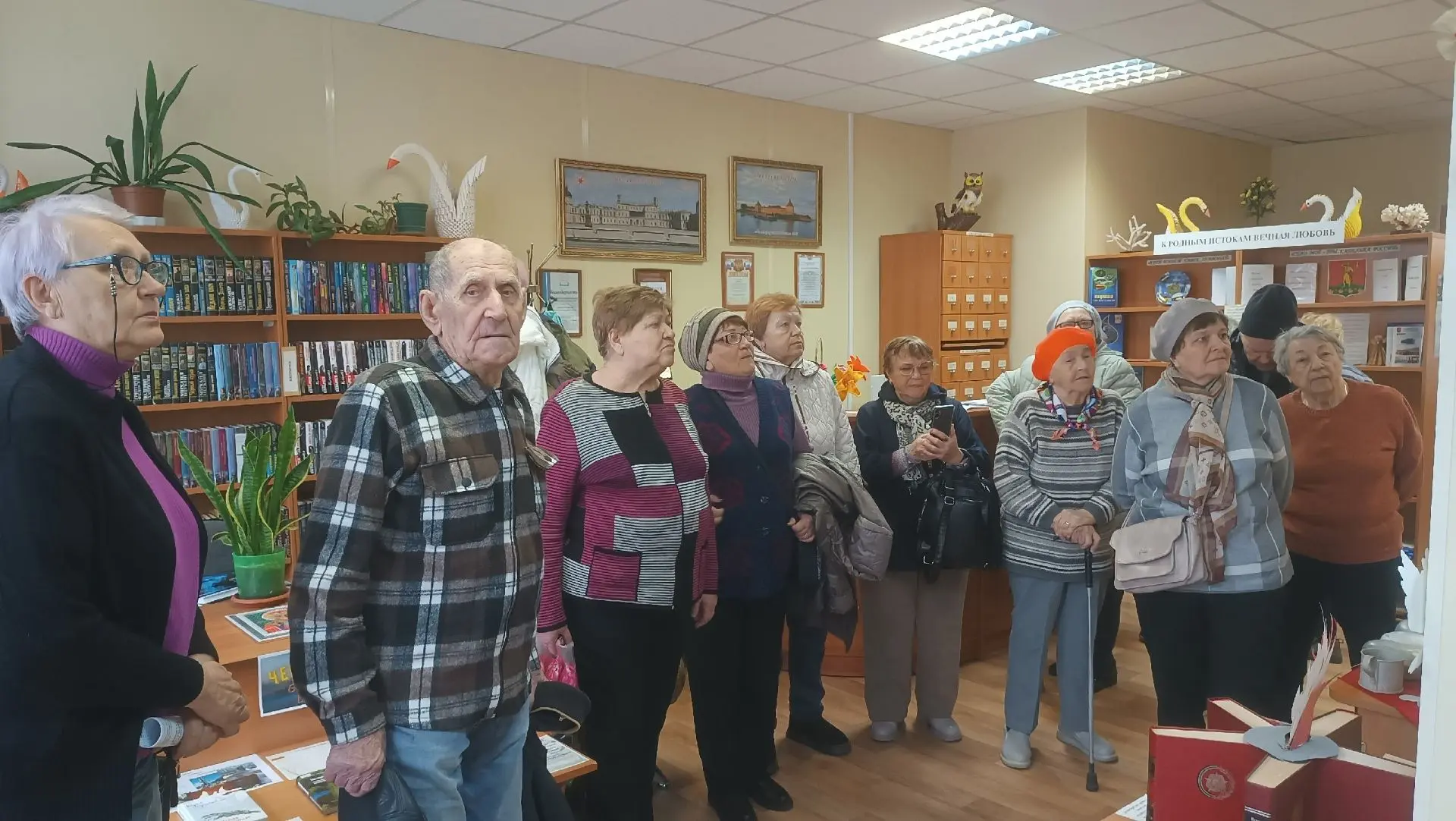 В Глажевской библиотеке прошли встречи с гостями шестой смены Геронтологического центра...