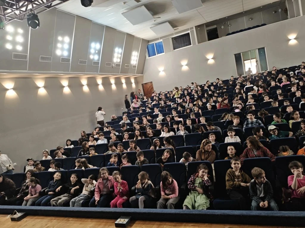 🎭 Путешествие в мир сказки и музыки  В рамках экскурсионной деятельности наши учащиеся начальной шко