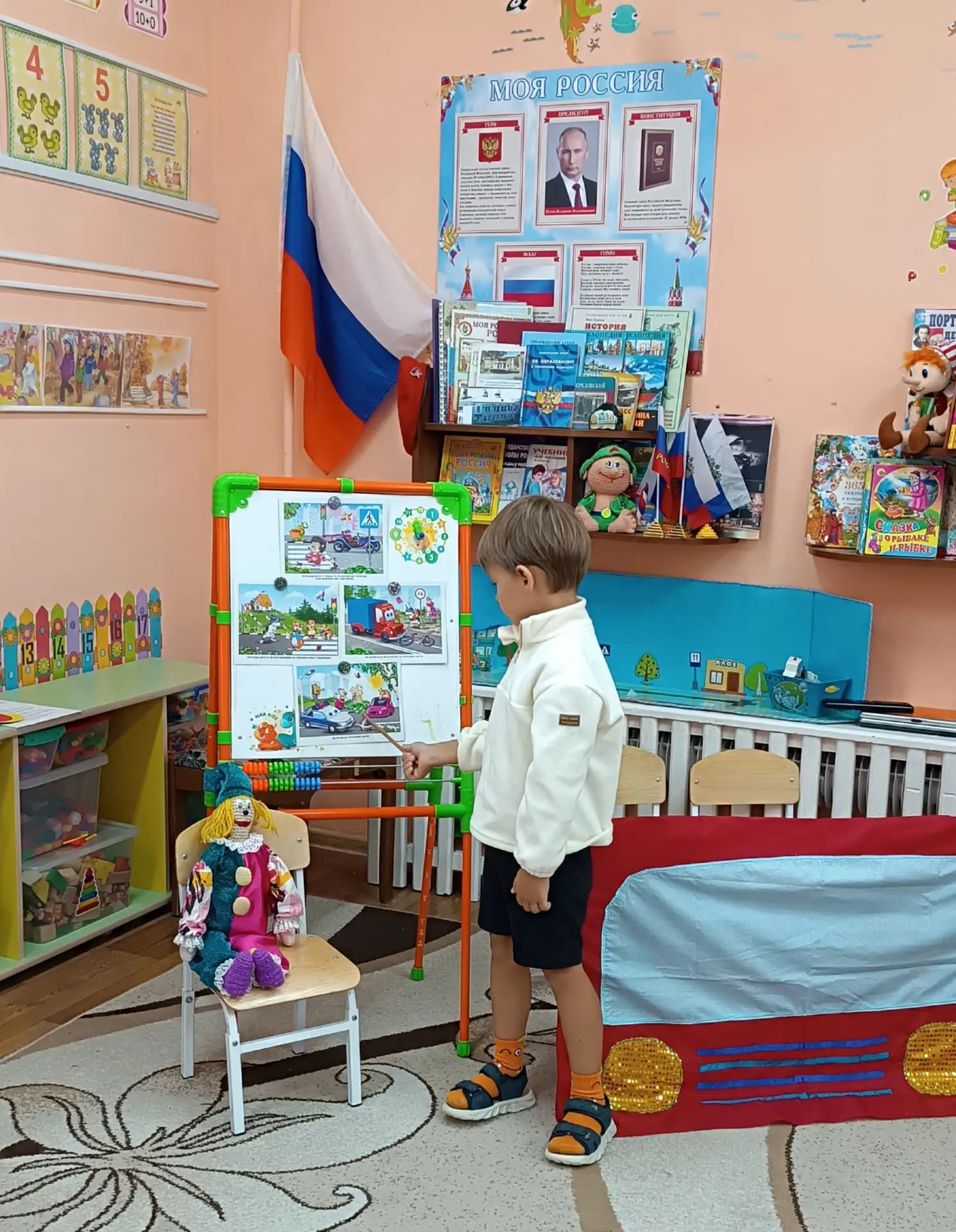 🎉 В группу «Капельки» сегодня заглянул весёлый Петрушка! 🎉