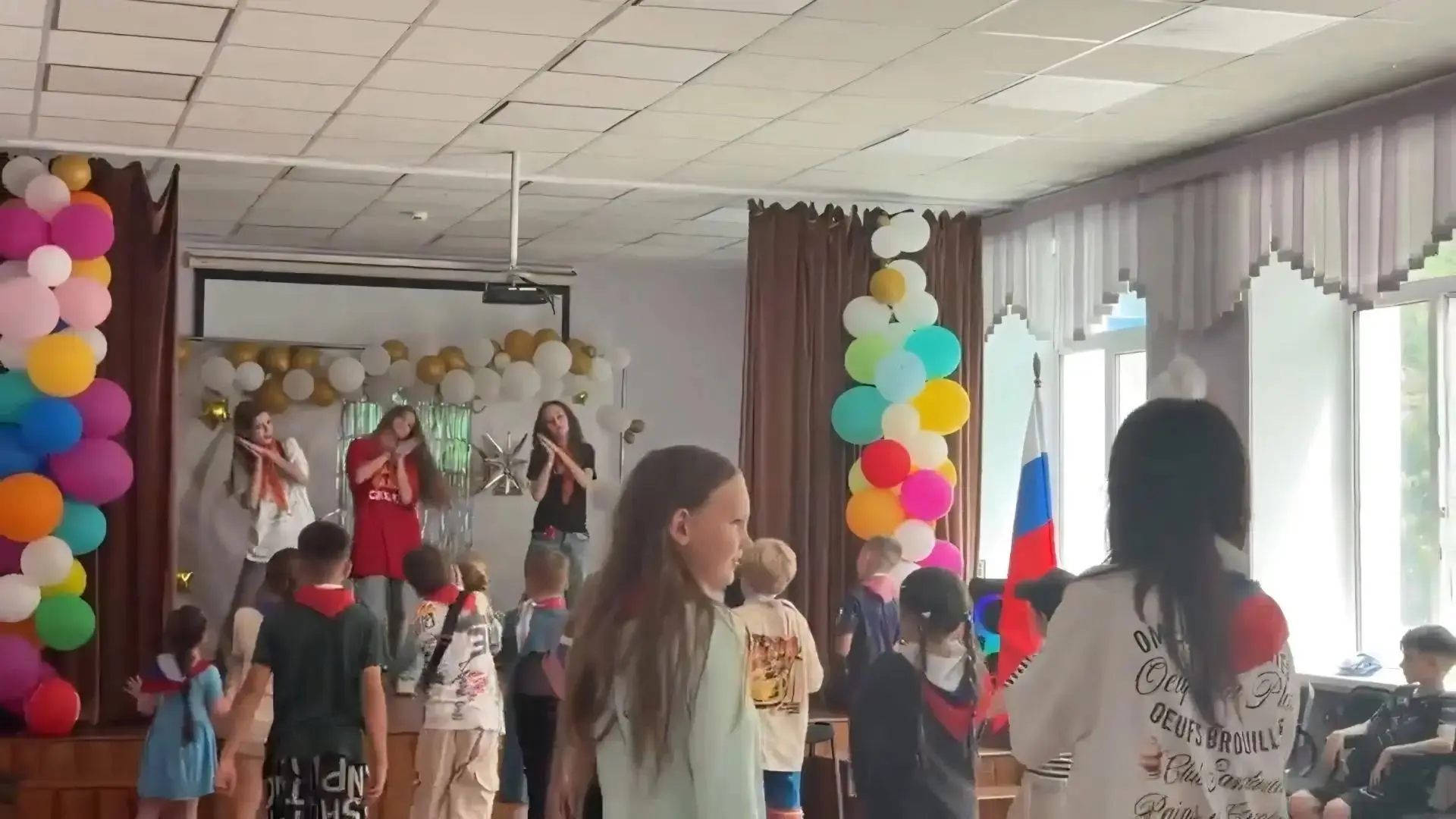 Старт дан!

Пришкольный лагерь «Космос» приступил к работе.

В первый день воспитанники лагеря приня