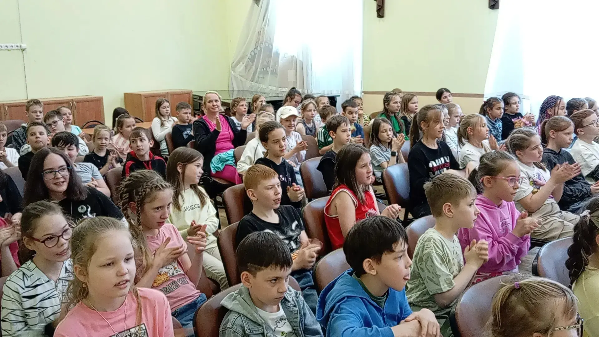 А у ребят продолжаются веселые каникулы в лагере Дворца детского творчества!👍
Вчера состоялся спект