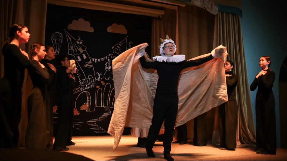 #ТалантливыеДетиМосквы | Живая сцена и большой успех 🎭  Поздравляем школьный театр «ШУТ ТИМ» под рук