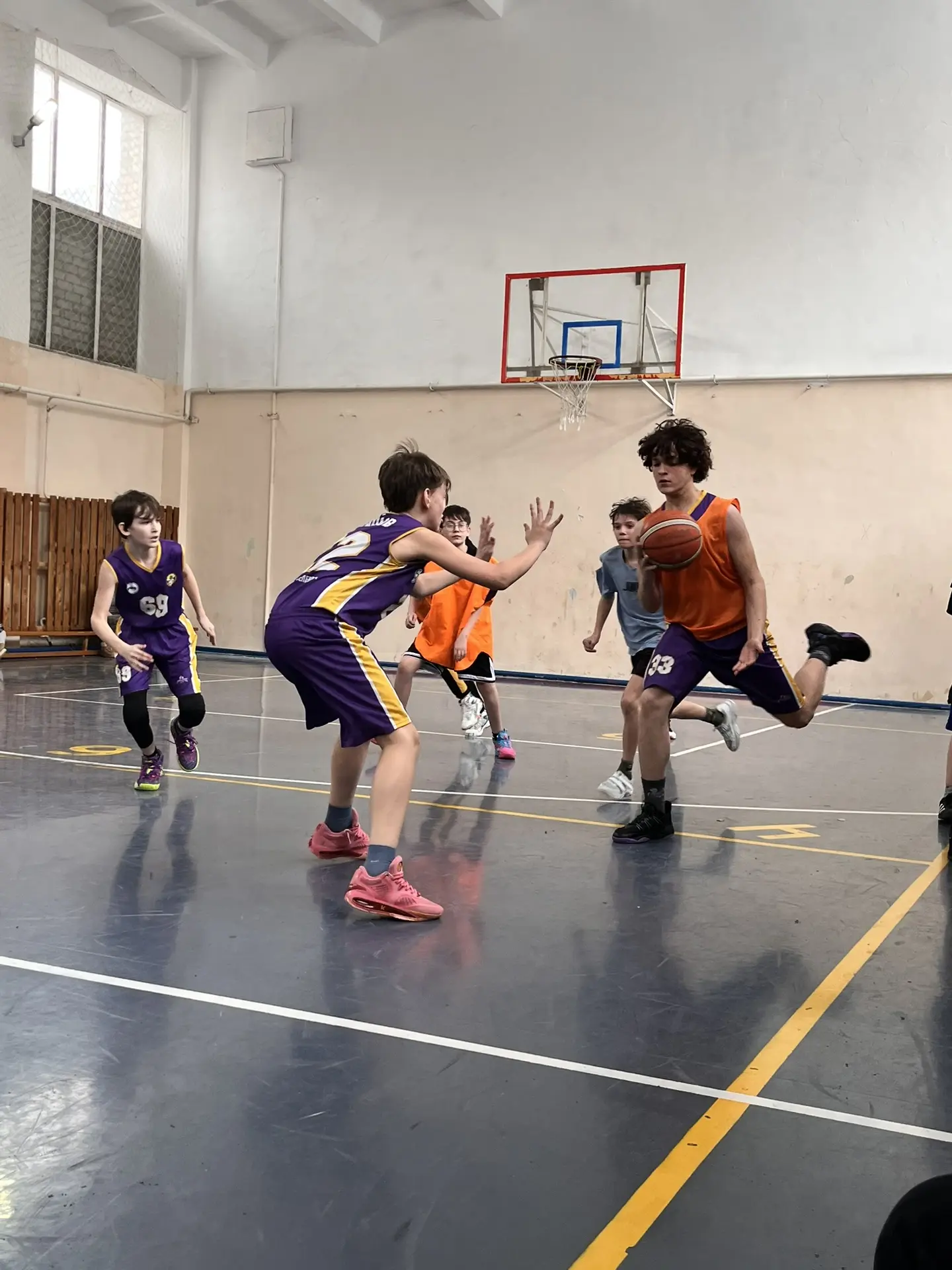 🏀 Баскетбольный турнир среди 6-х классов: итоги!  Вчера и позавчера прошли захватывающие баскетбольн