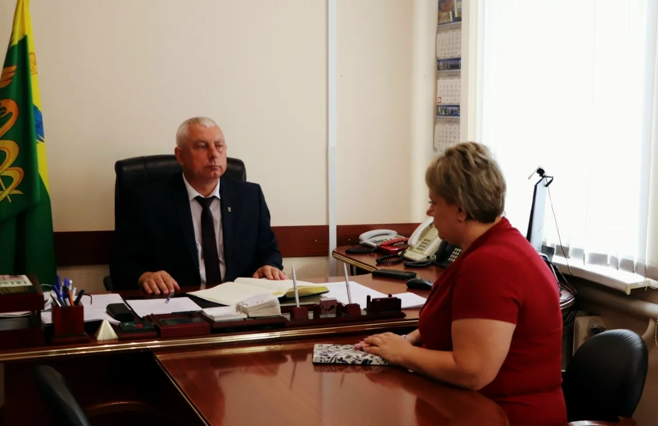 Провёл еженедельную встречу с социальным координатором Бутурлиновского филиала Государс...