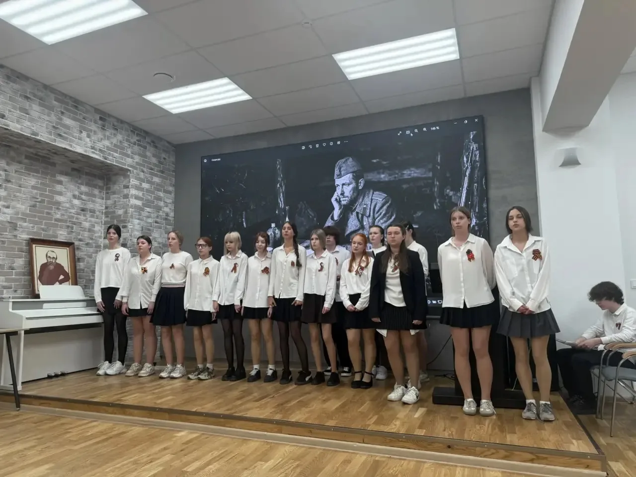⭐️ Цикл школьных мероприятий ко Дню Великой Победы продолжается!   Вчера в нашей гимназии прошёл кон