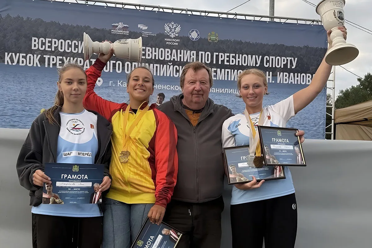 Тверские гребцы завоевали полный комплект наград на всероссийской регате. Об этом сообщ...