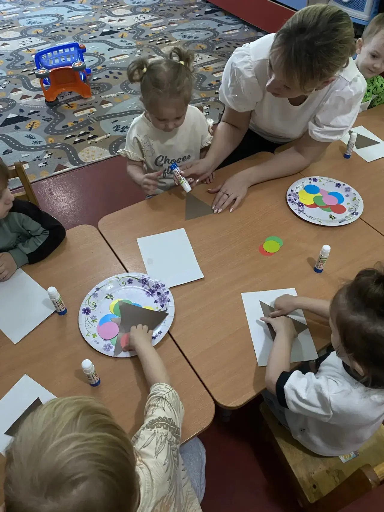 Аппликация в группе раннего возраста 1