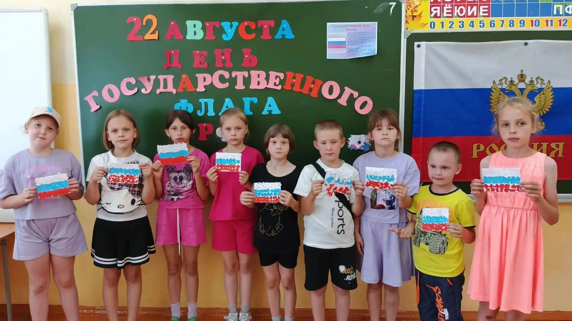🇷🇺В лагере прошёл насыщенный и душевный день, посвящённый символам нашей страны. 
🇷🇺Ребята стали