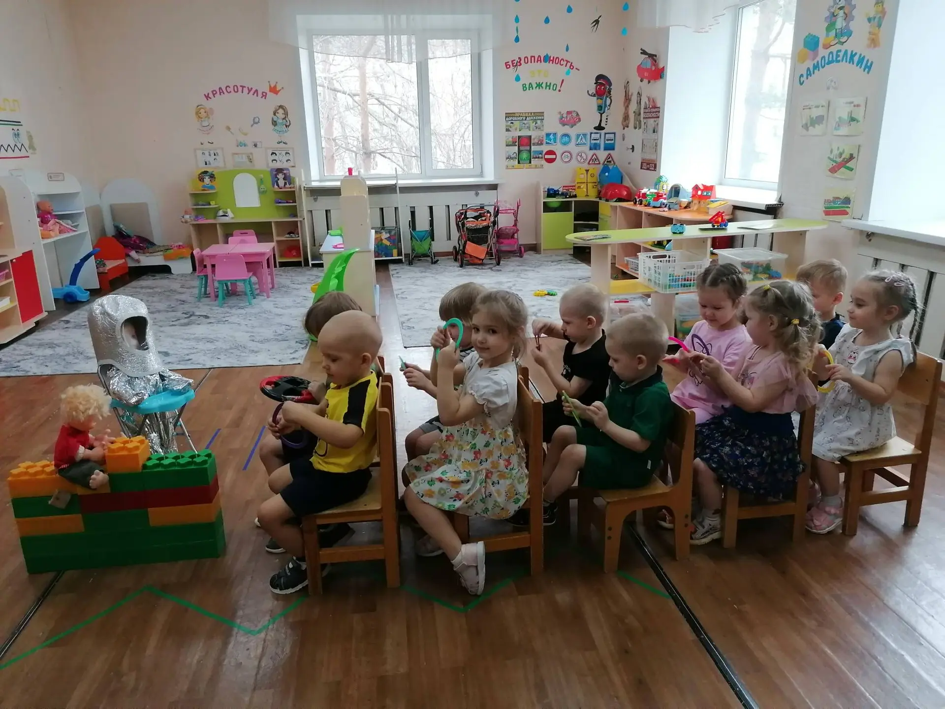 «Космическое путешествие в младшей группе "Дюймовочка" или как мы отмечали День космона...