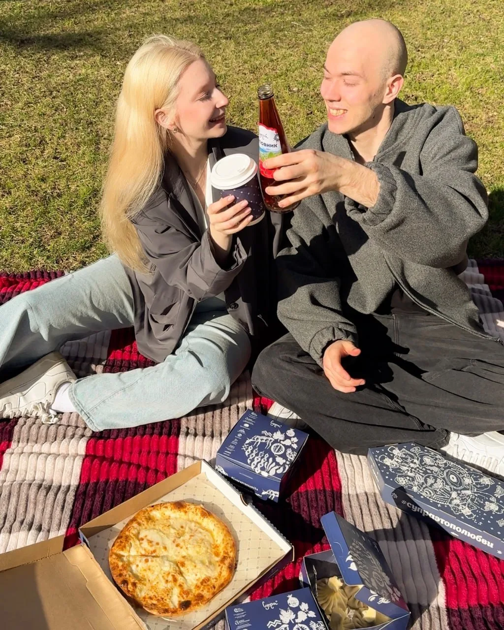 ☀️ Лето в Екатеринбурге официально объявляется открытым!

Пикники в парках, прогулки по набережной, 