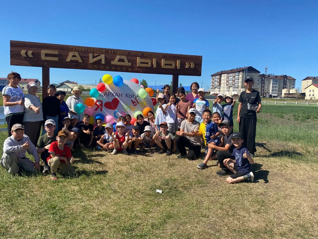 Оскуолабыт лааҕырын үлэтэ күөстүү оргуйар! Үлэһиттэр уонна оҕолор былааннаах тэрээһиннэри, айар үлэн