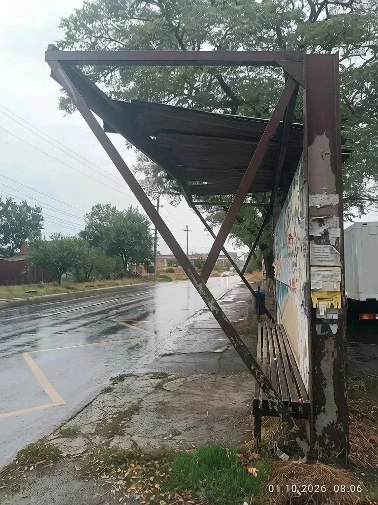 Состояние остановки на посëлке Моряков, Ушакова 😢 ㅤㅤ