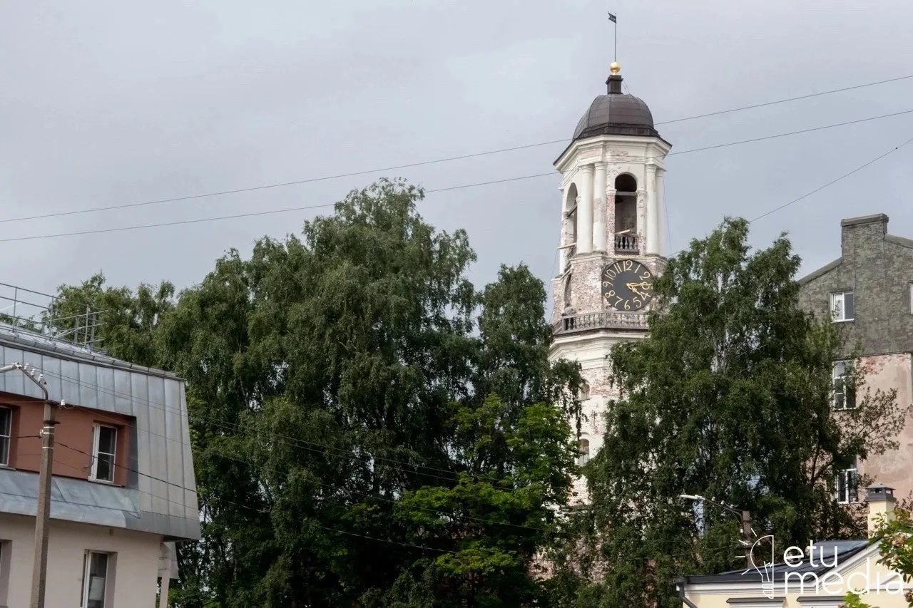 Мы точно знаем, что связывает средневековый замок, чаек и крендели! 🥨