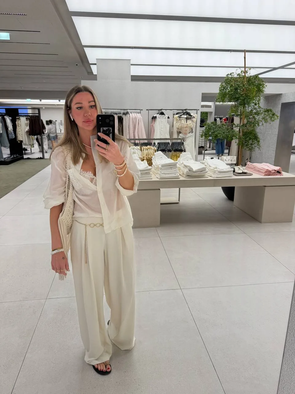 Лук оф зе дей

На светлом 🐰
Приехала на шоппинг с клиенткой🥰

Сегодня одеваю миниатюрную красотку✨