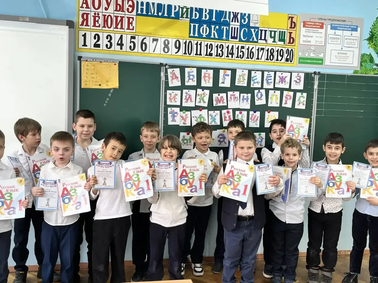 Первые классы прощаются с Азбукой! 🎉 Первая школьная победа уже за плечами. Гордимся нашими первокла