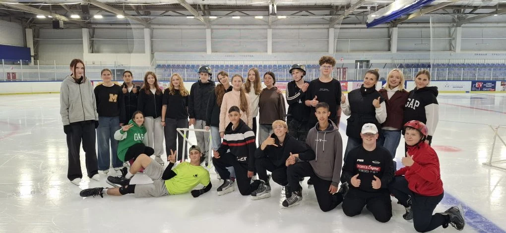 Продолжаем активное лето! ⛸️

На нашу арену заглянули новые гости — ребята из Губернаторского молодё