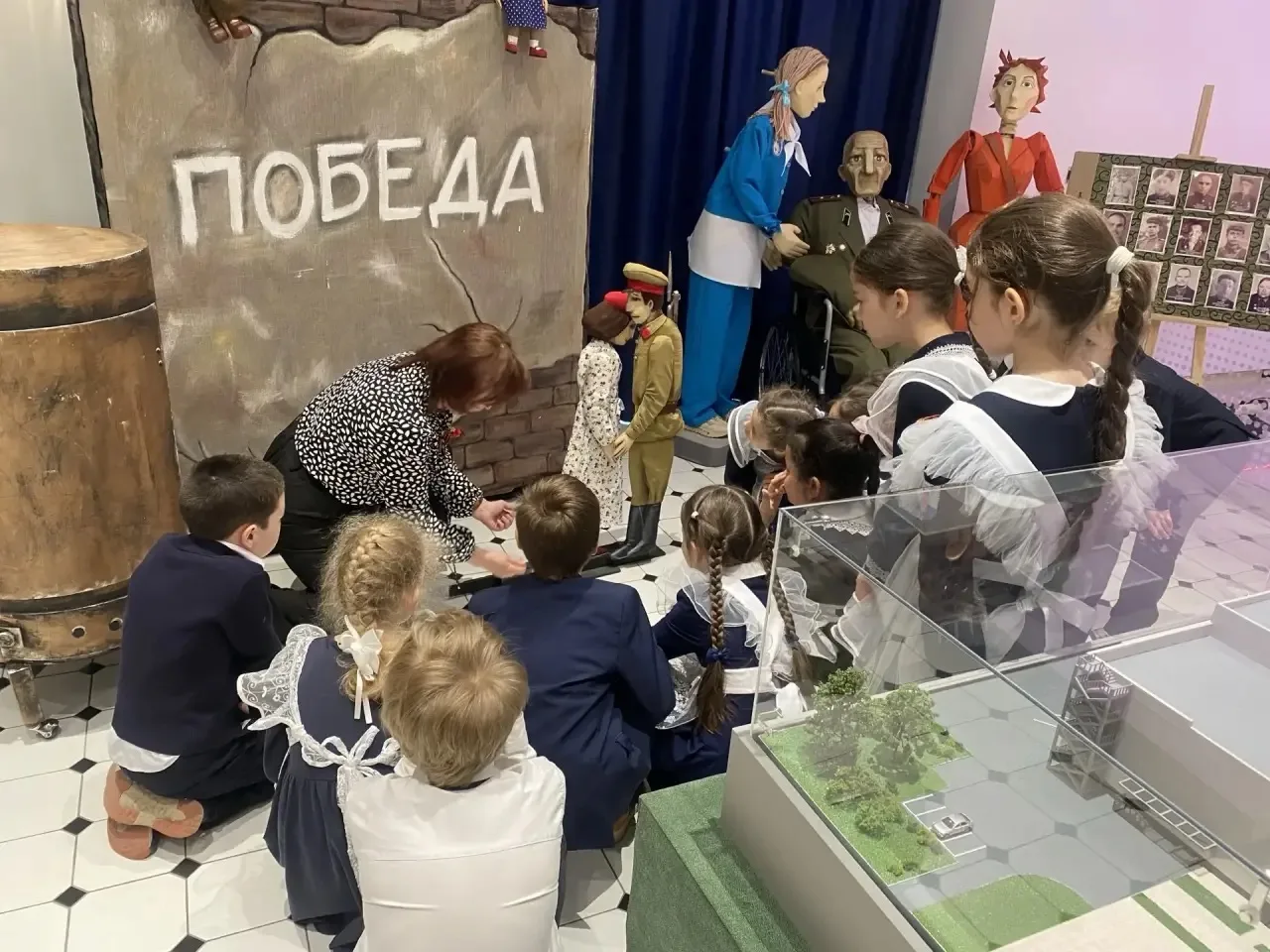 В преддверии Дня Победы ученики 2 б класса посетили иммерсивный спектакль «Путь Победы» в Башкирском