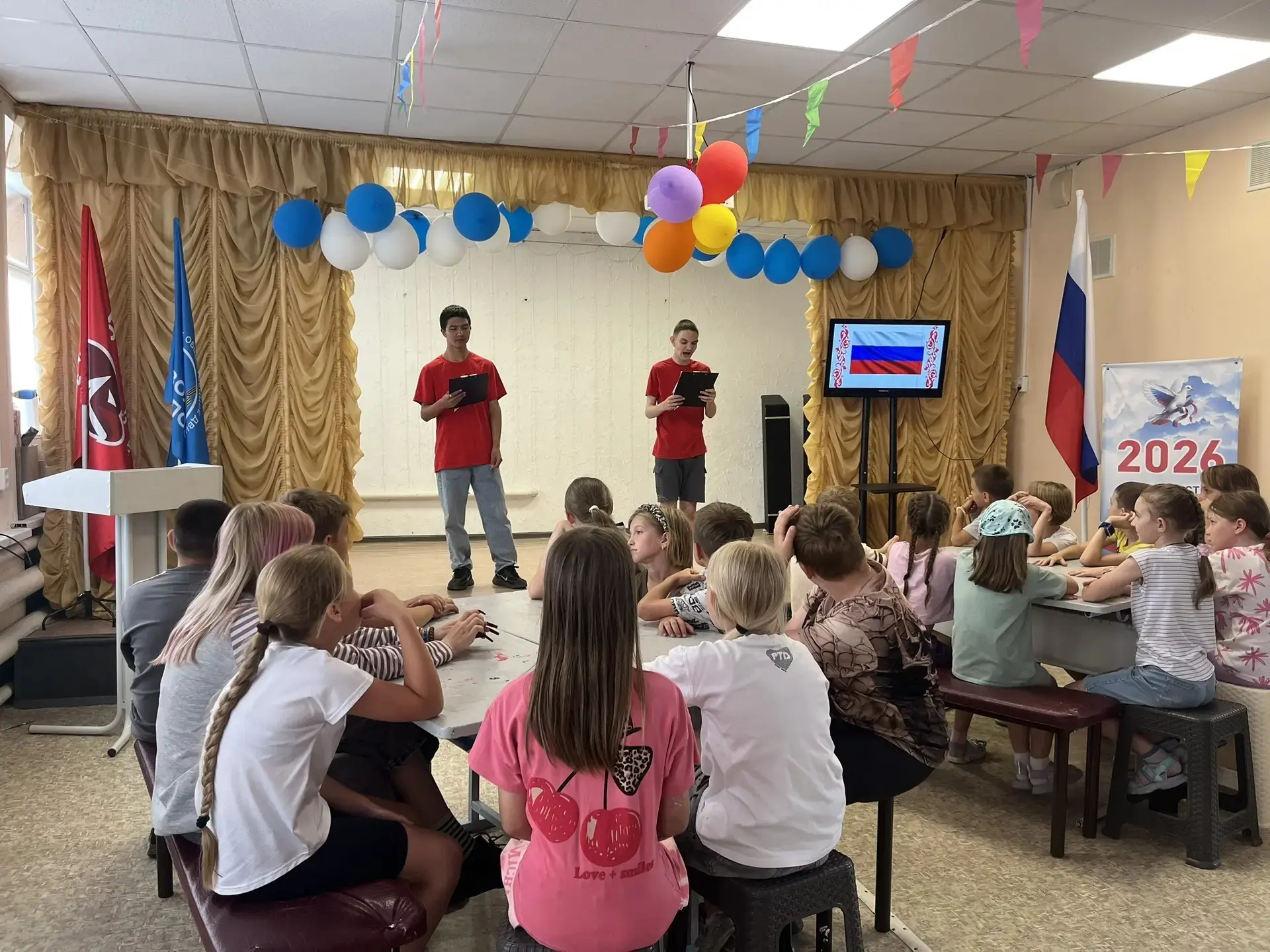 Мы — едины! Интеллектуальная битва в пришкольном лагере 🧠🇷🇺

В нашем лагере дневного пребывания п