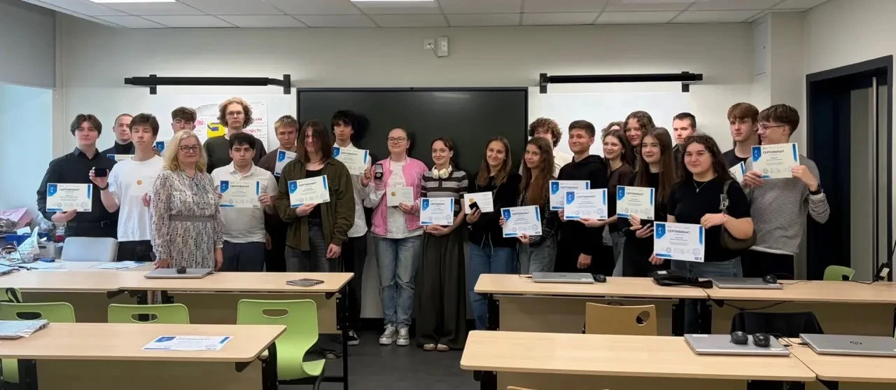 🎉  Поздравляем выпускников 11‑х классов ГБОУ Школы №1566 с получением именных сертификатов об успеш