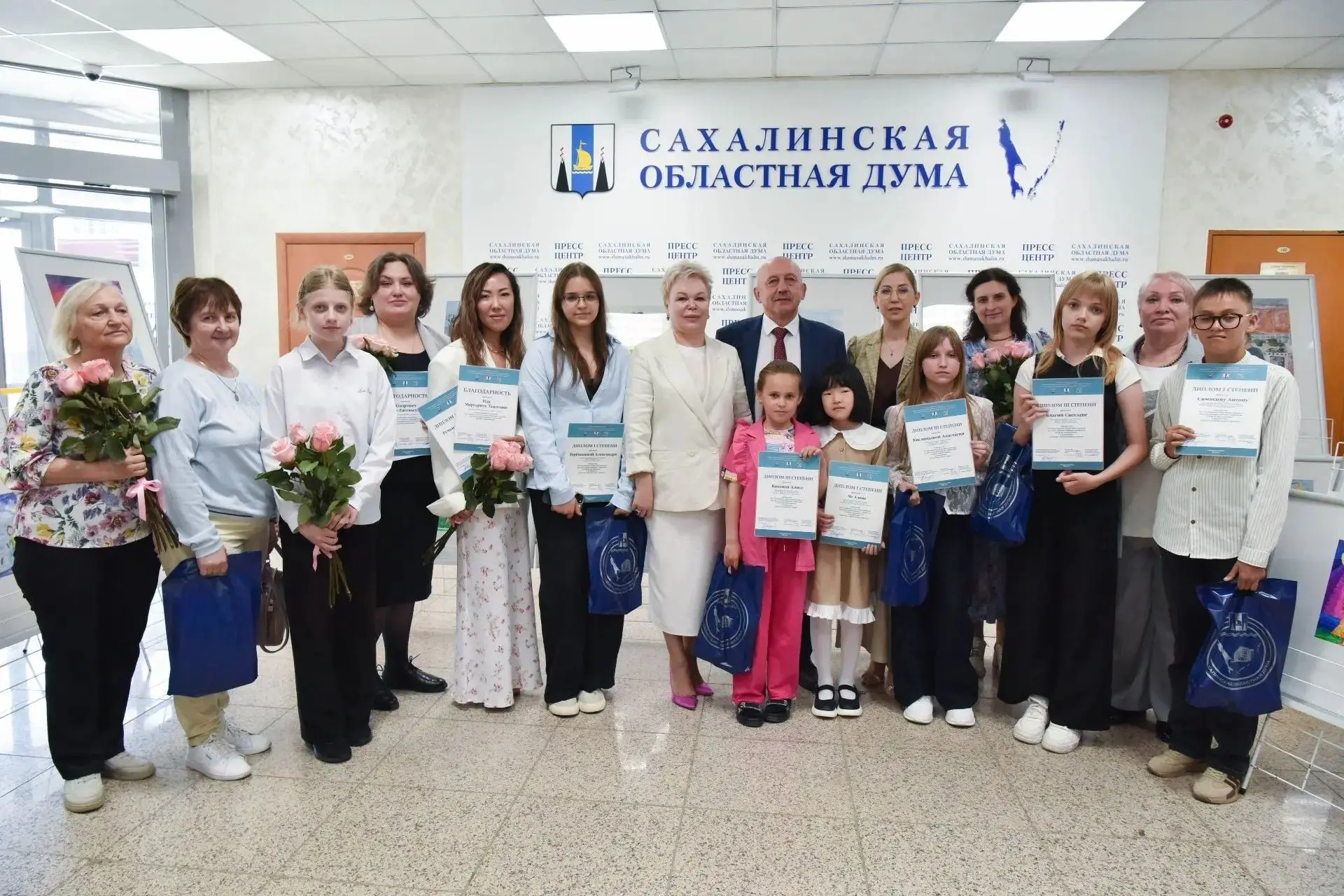 В Сахалинской областной Думе наградили победителей конкурса «Острова вдохновения»