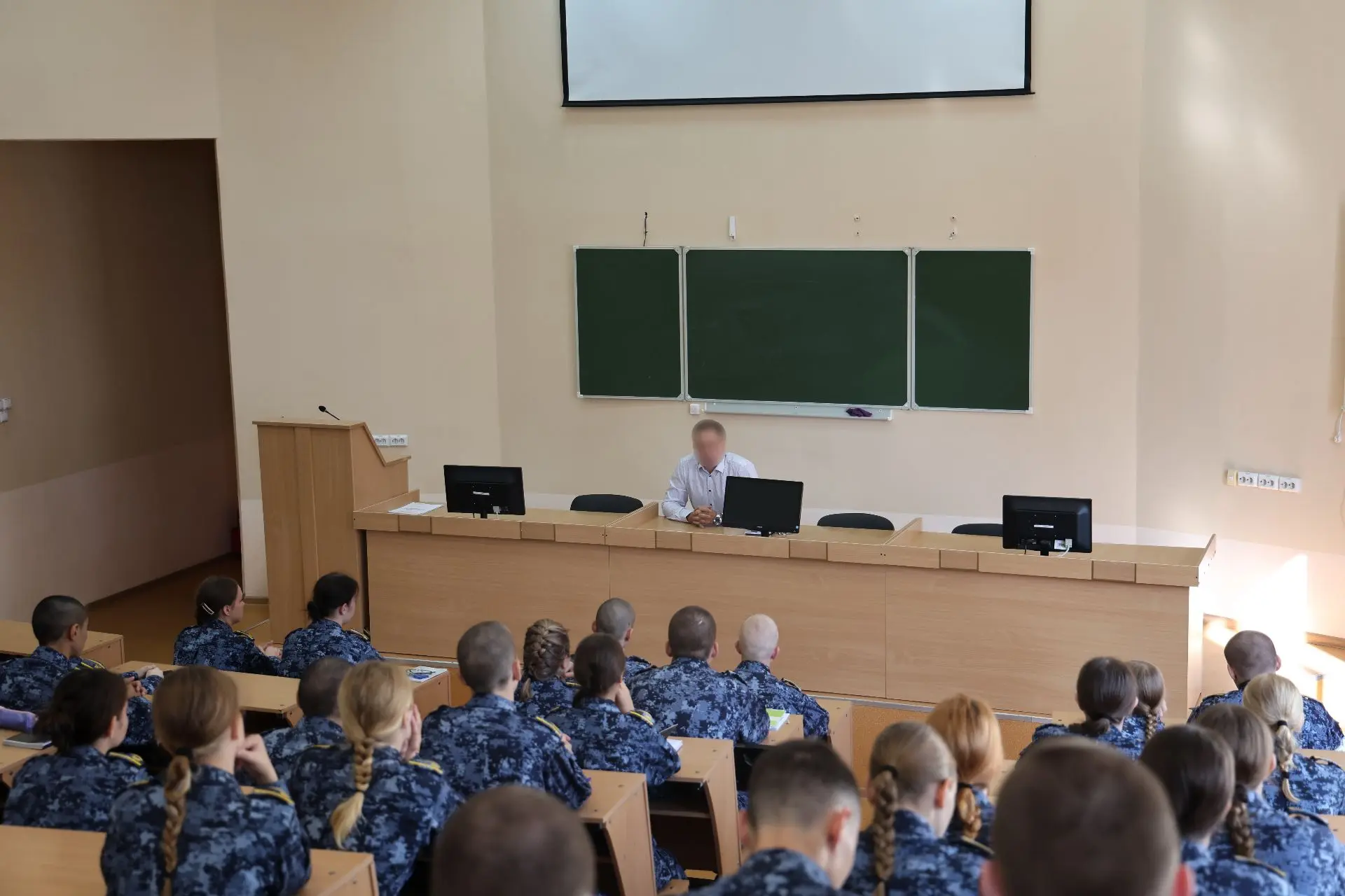 В Пермском институте ФСИН России проведено занятие по вопросам противодействия террориз...