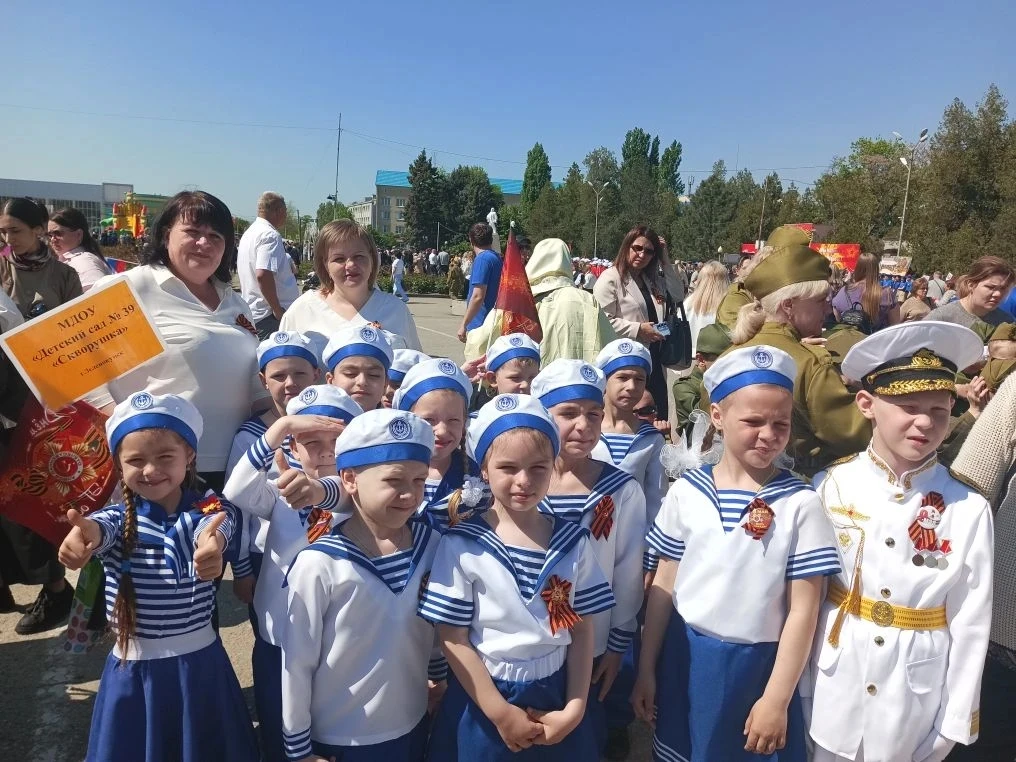 Сегодня ребята старшего возраста приняли участие в параде Победы, тем самым почтили пам...