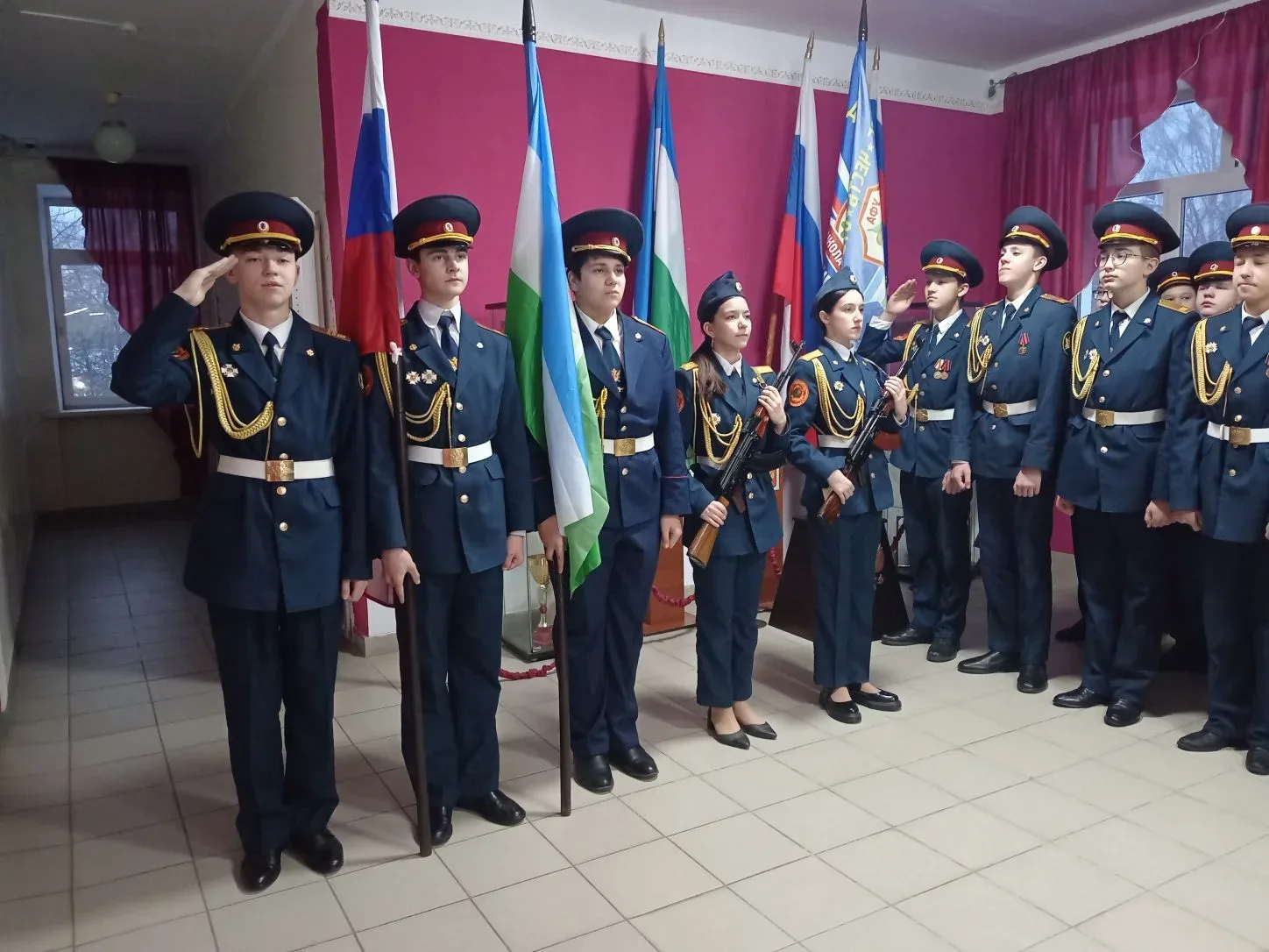 🔷 Общешкольная линейка в школе № 41   3 марта в Школе №41 прошла торжественная общешкольная линейка 