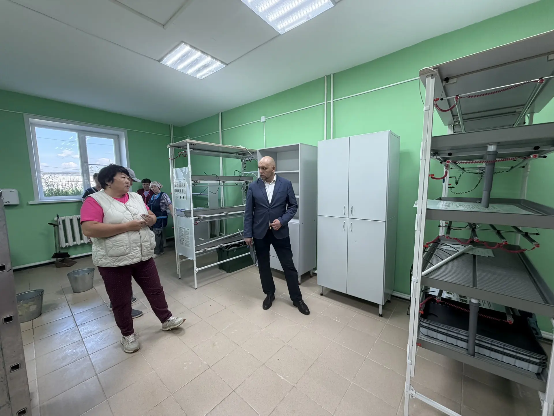 В ходе рабочей поездки в Гильбиру посетил несколько объектов.