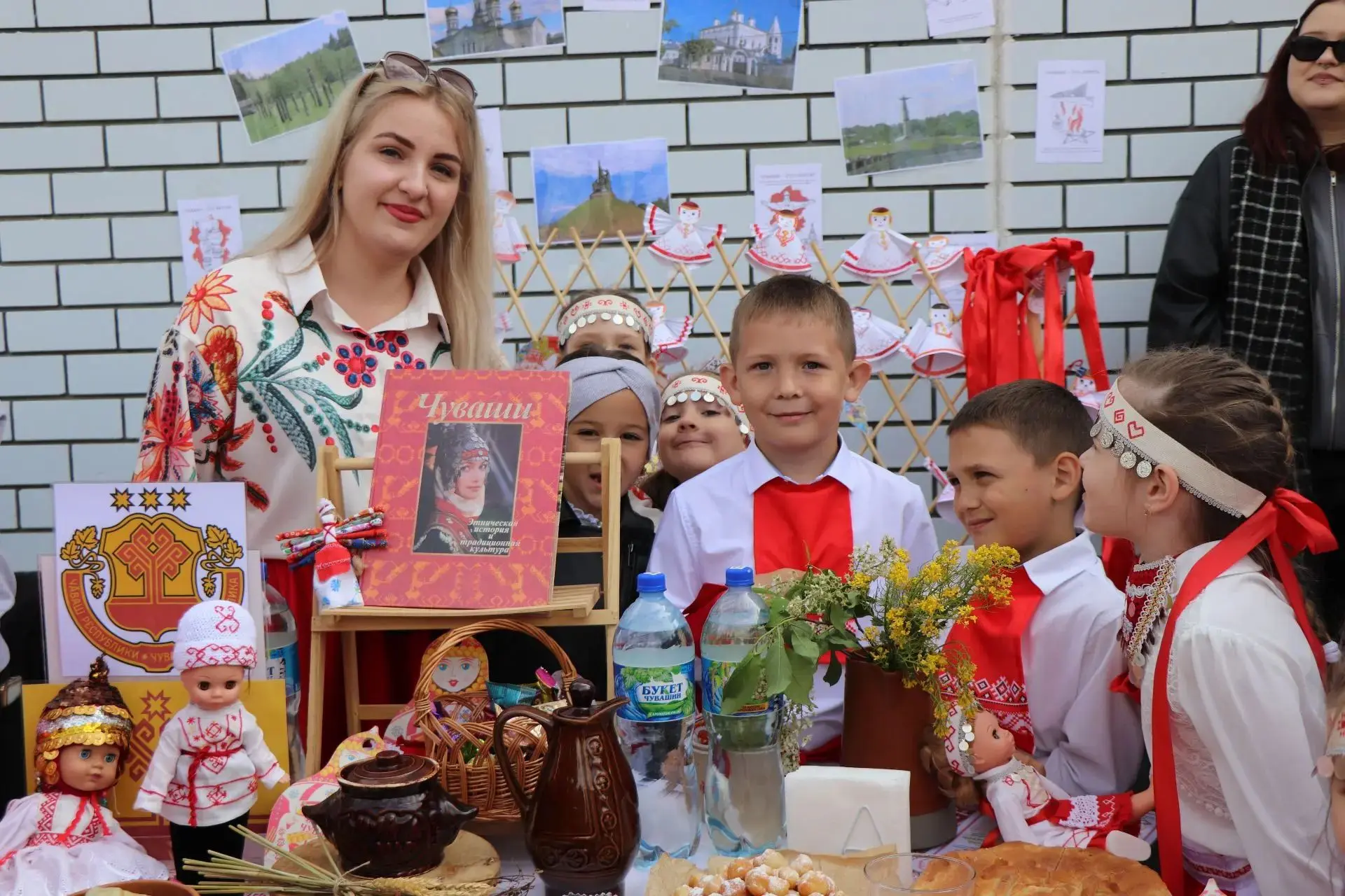 ✨  Барнаульские школы сохраняют национальное единство  В барнаульской школе № 136 с широким размахом