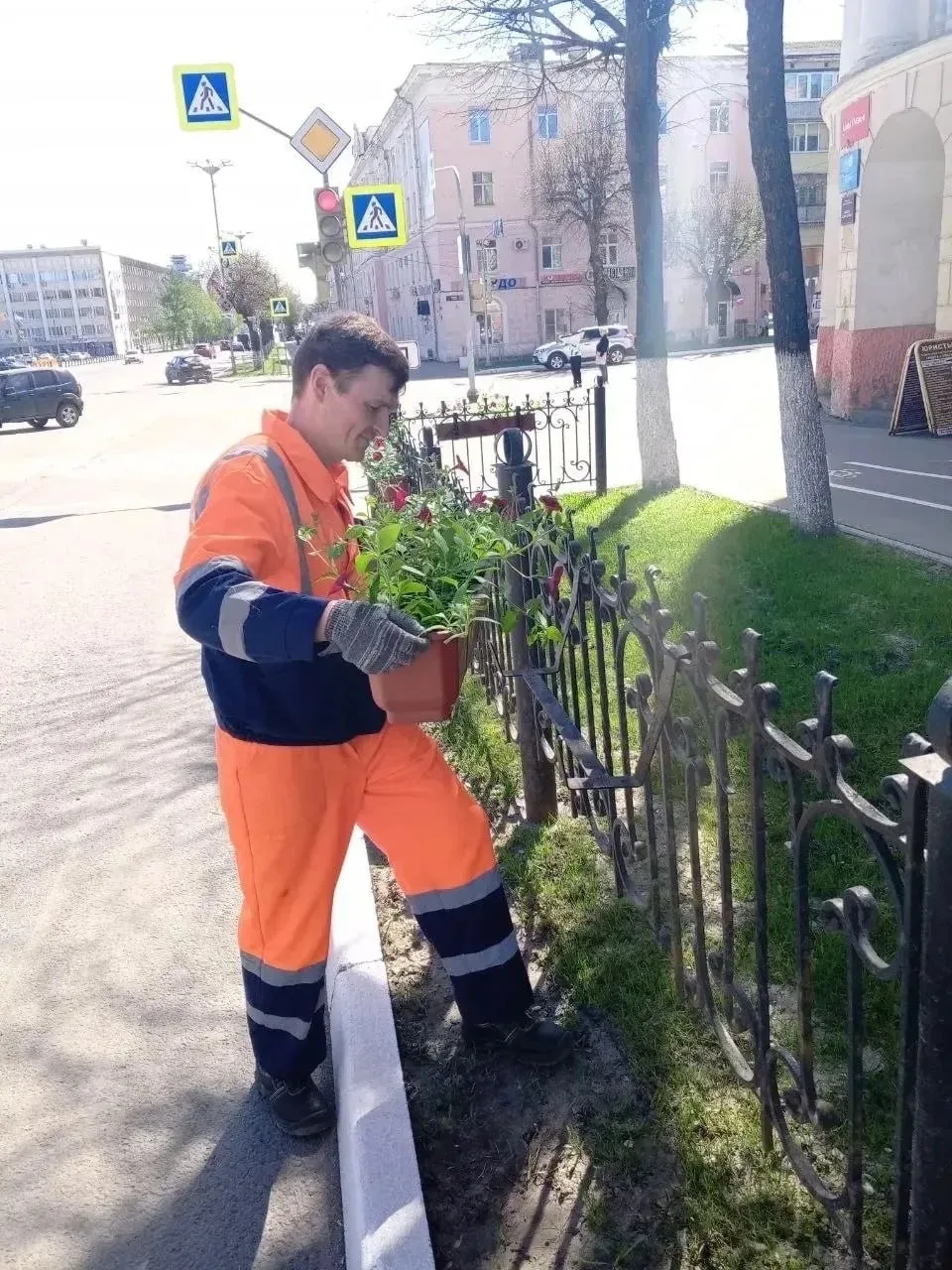 Цветочные клумбы в Йошкар-Оле преобразились к летнему сезону  В преддверии преображения специалисты 