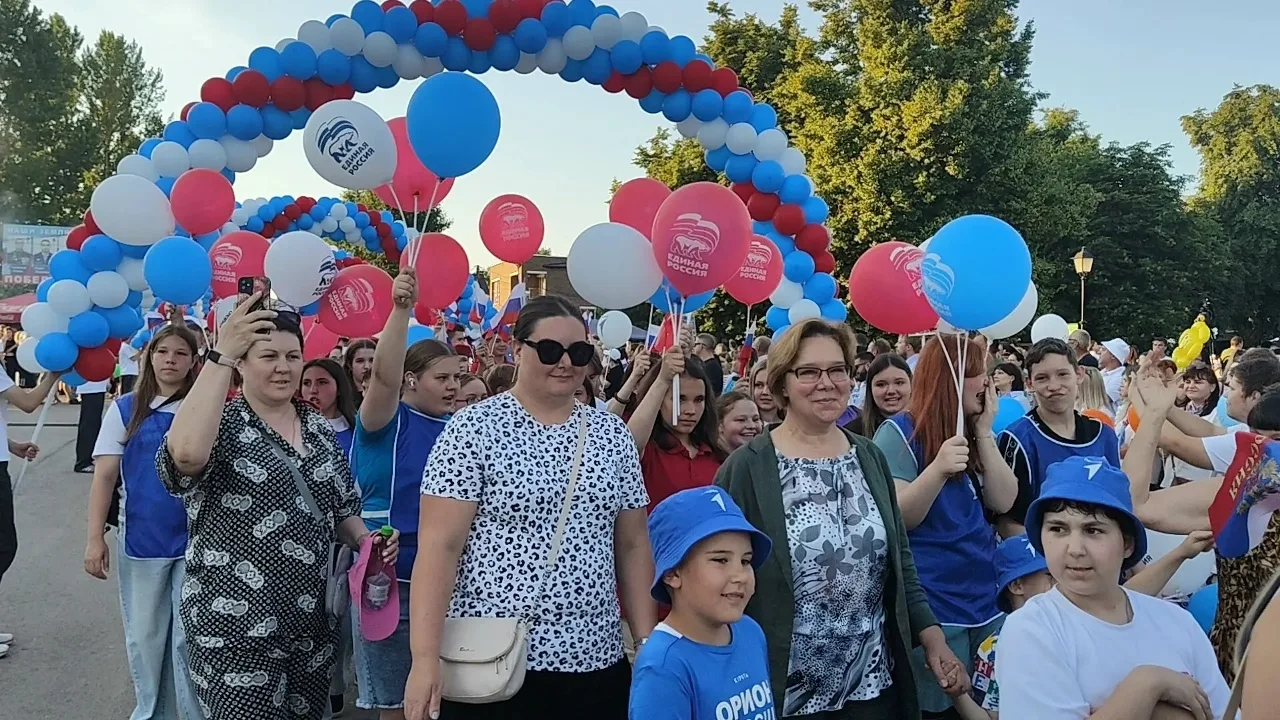 12 июня, в честь празднования Дня города и государственного праздника — Дня России, делегация от наш