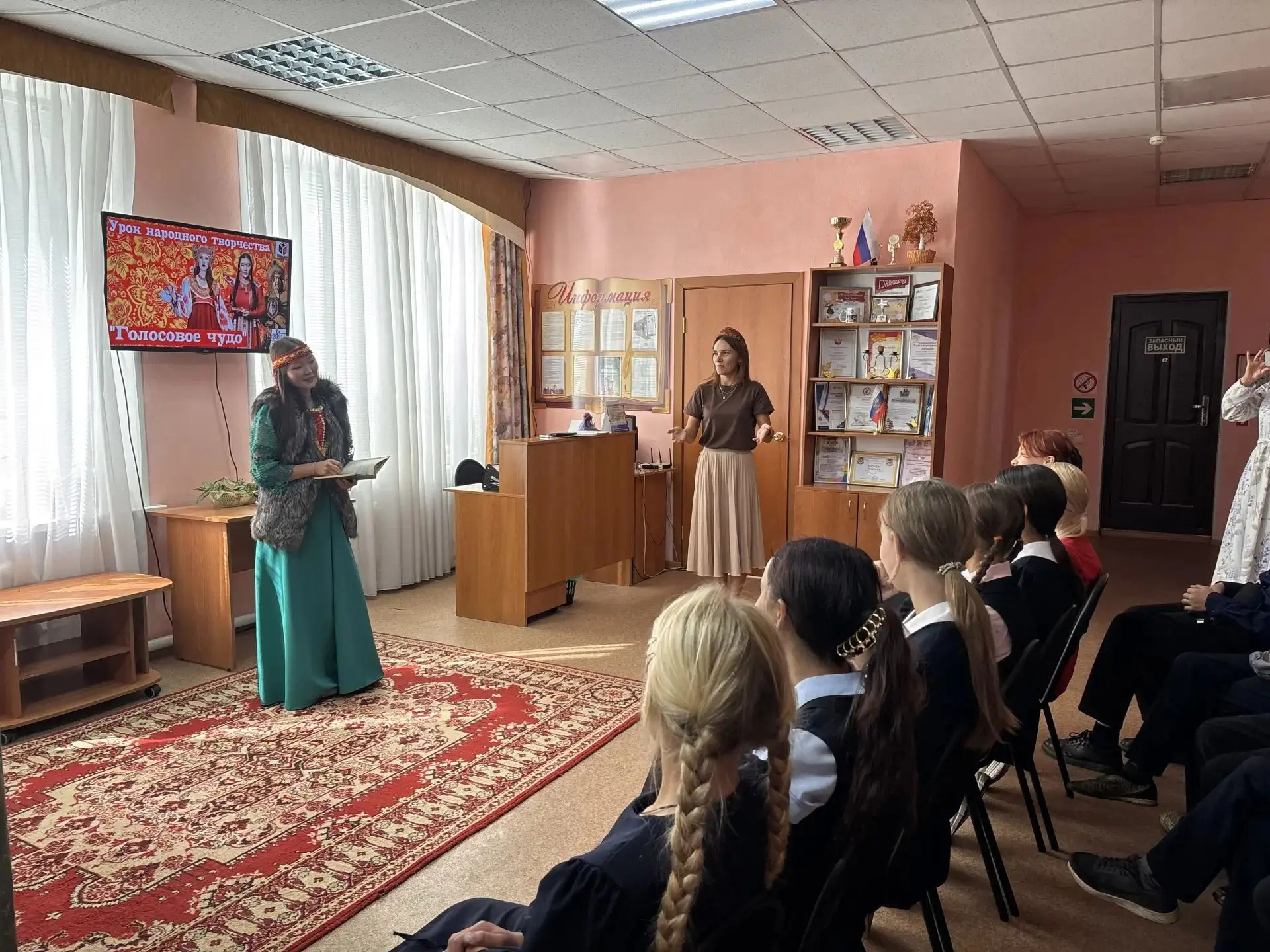 🎵9 сентября, в сельской библиотеке филиала #31 п.Школьный прошёл  урок народного творч...