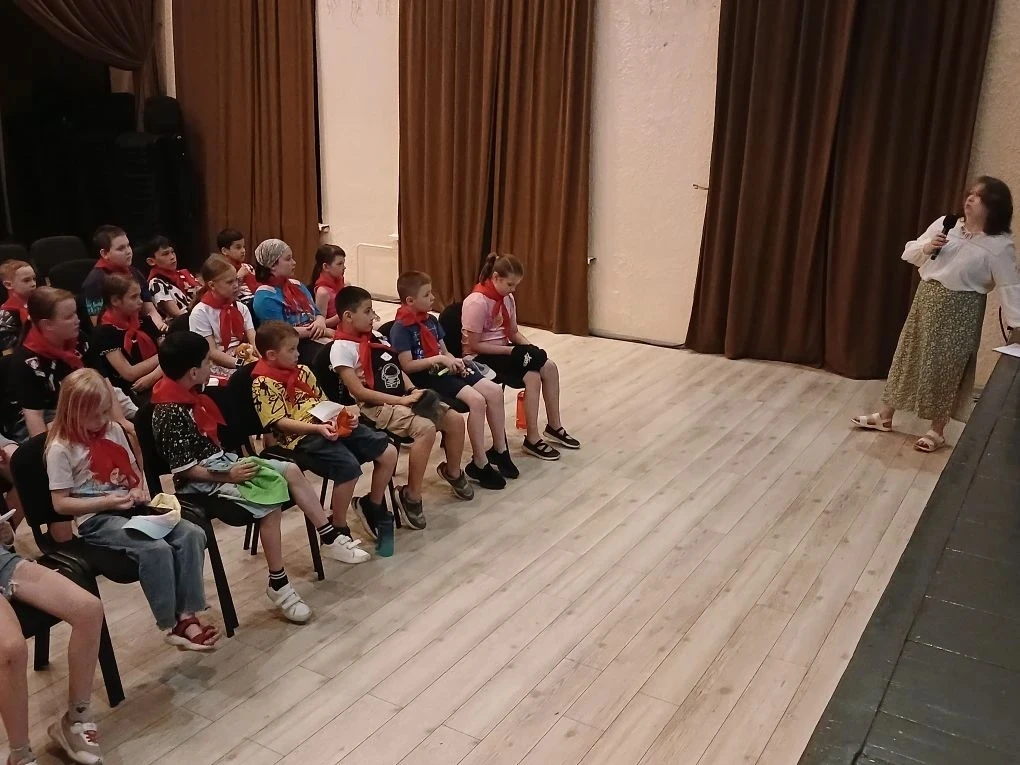 «Наш дом Россия»: Путешествие в историю и культуру для юных гостей КЦ «Красногорья».

📜11 июня в ст