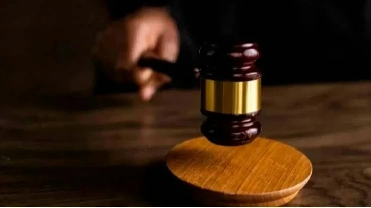 Верховный суд РФ направил на новое рассмотрение спор о выплате среднего заработка за тр...
