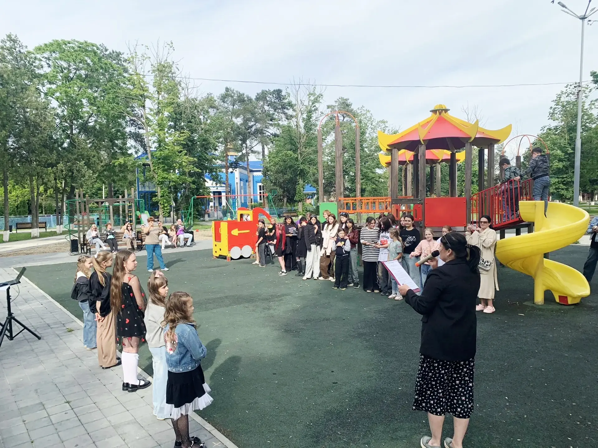 В День Защиты детей и в первый день лета в станице Ивановской в парковой зоне на площад...