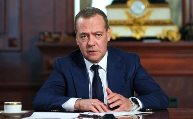 Дмитрий Медведев заявил:   Наркоурод и его бандеровская свора террористическими ударами по детям выз