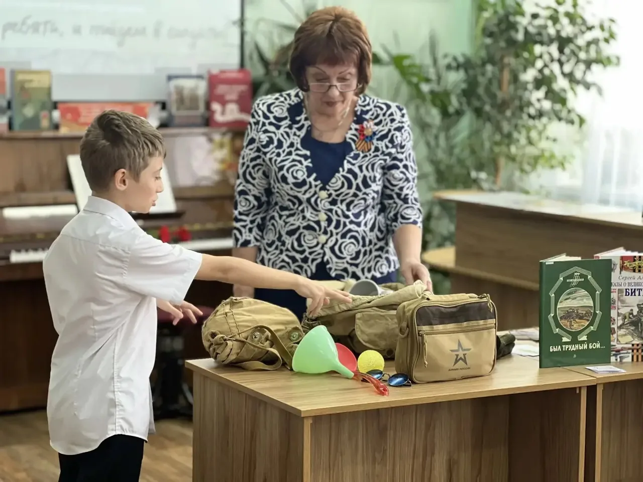 Сегодня ученики 4 «А» класса посетили библиотеку имени Лермонтова 📚  Тема встречи - «Великая Отечест