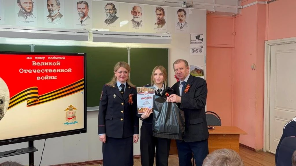 🧩В память о Великой Победе сотрудники МВД по Республике Мордовия провели квиз для кадетов саранской 