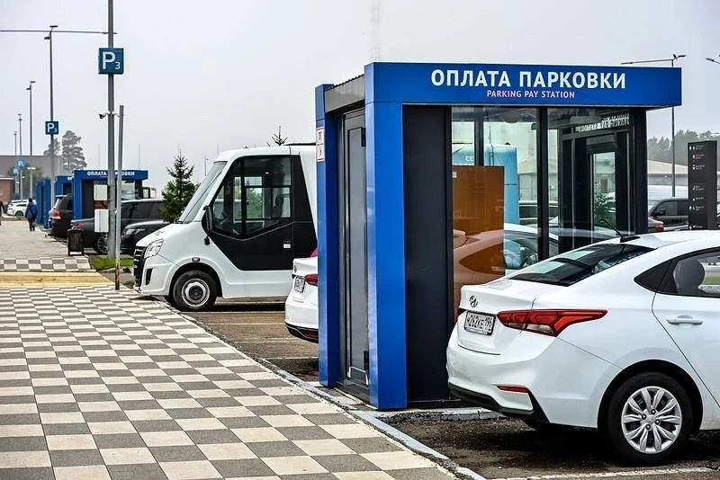 Красноярский аэропорт запретил повторно заезжать бесплатно на привокзальную площадь в т...