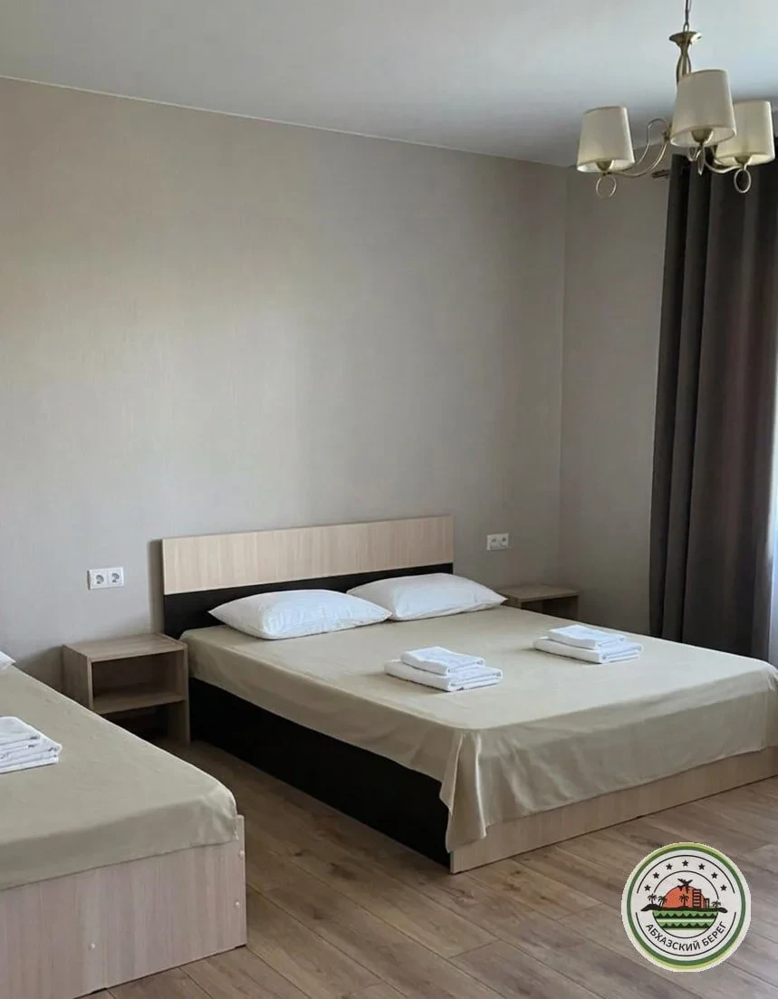 #АБХАЗИЯ #ПИЦУНДА ул. Агрба, 3А  🏊 “ЛК-ОТЕЛЬ” с бассейном  👥 до 4 человек  Небольшой отель всего на 