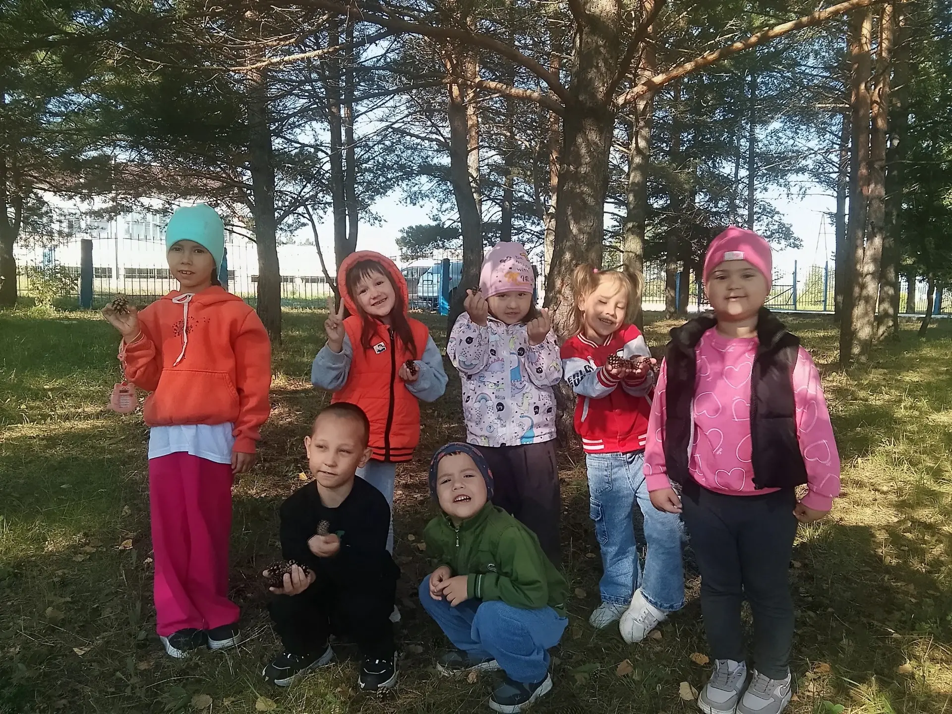 Сентябрь радует теплом и вдохновением! 🍁 На прогулке не просто дышали свежим воздухом,...