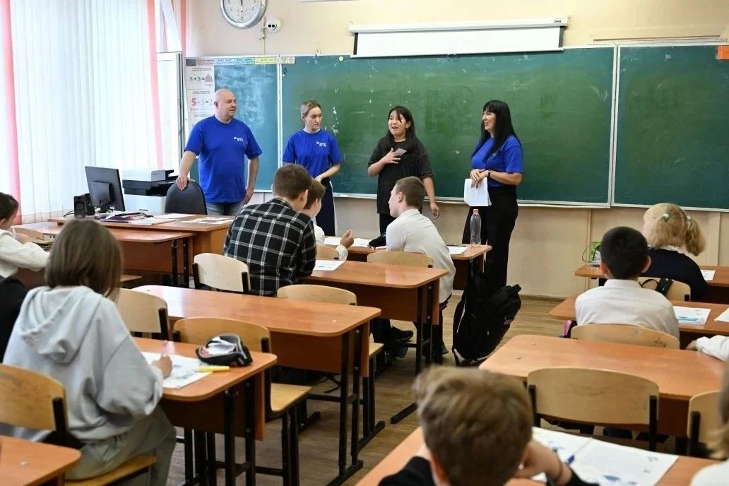 Сегодня сотрудники Банка ВТБ провели четвертое занятие второй ступени по финансовой грамотности в 5В