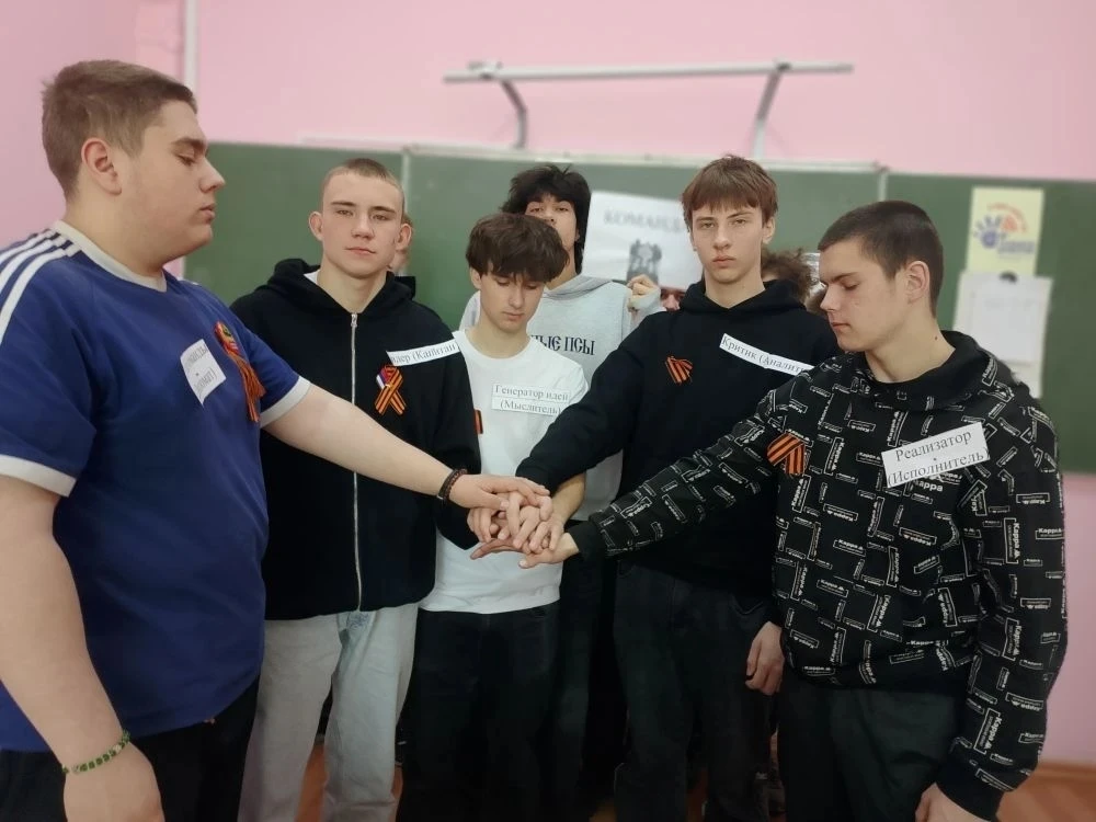 📌27 апреля в техникуме по традиции начали неделю с торжественной церемонии поднятия Государственного